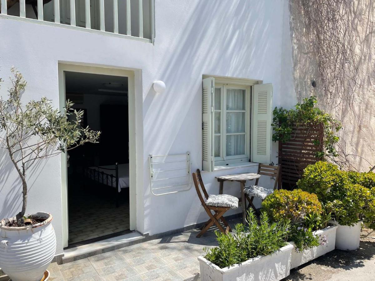Areti'S Milos Guesthouses Adamantas  Exterior foto