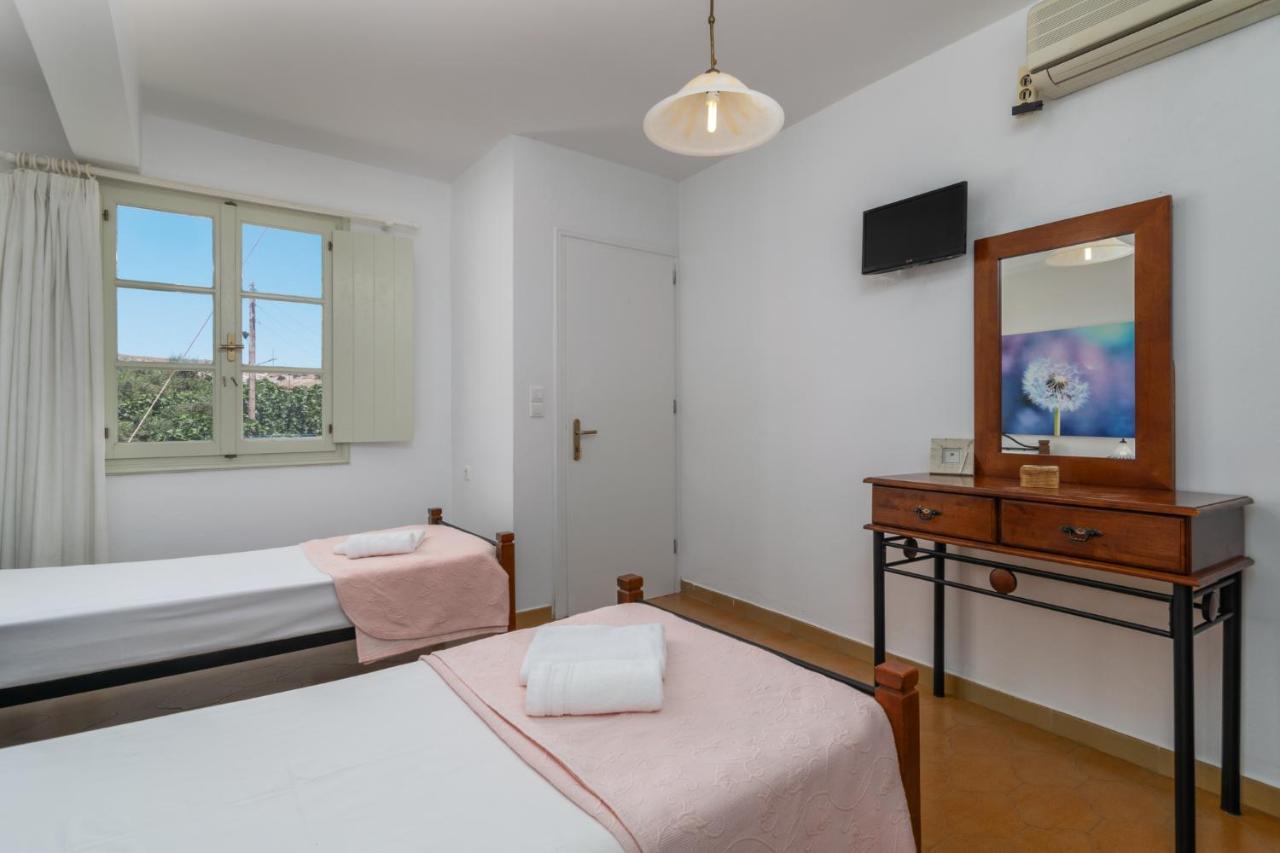 Areti'S Milos Guesthouses Adamantas  Exterior foto