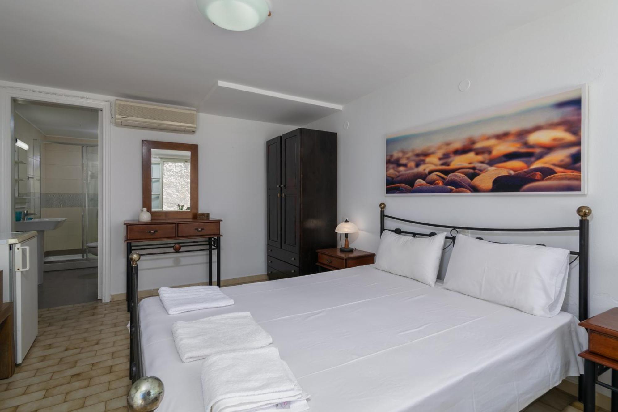 Areti'S Milos Guesthouses Adamantas  Exterior foto