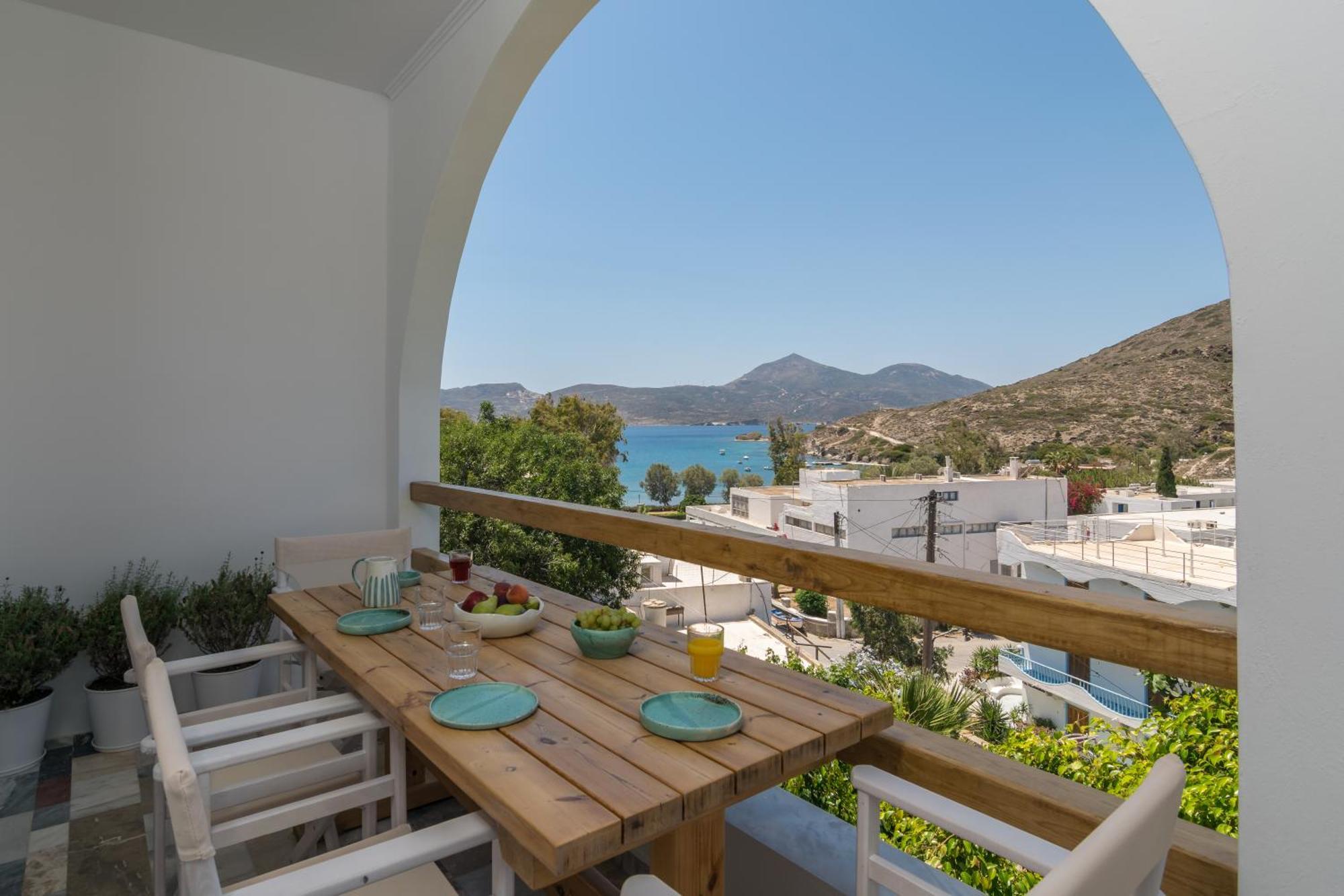 Areti'S Milos Guesthouses Adamantas  Exterior foto
